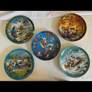 Set of five Looney Tunes Seasonal Plates
